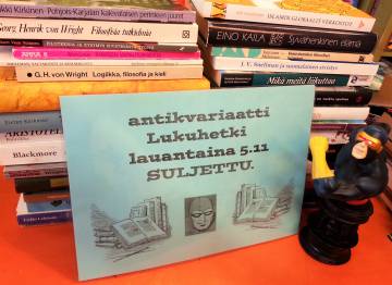 PYHÄINPÄIVÄNÄ LUUKUT KIINNI.
