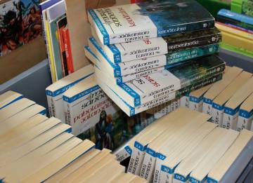 Jääkansan tarinat -sarjaa myyntiin