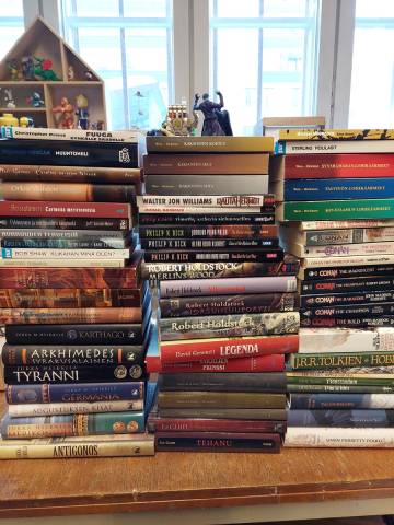 OSTIMME 10 BANAANILAATIKOLLISTA SCIFIÄ JA FANTASIA