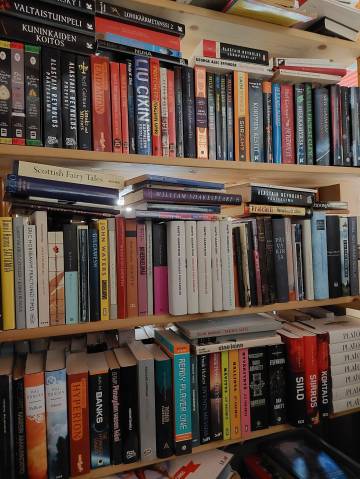 SCIFIÄ JA MUUTA MUKAVAA